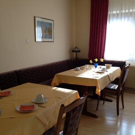 Bed and Breakfast Gastehaus Ursula Fehrenbach Нойенбург-ам-Райн Экстерьер фото